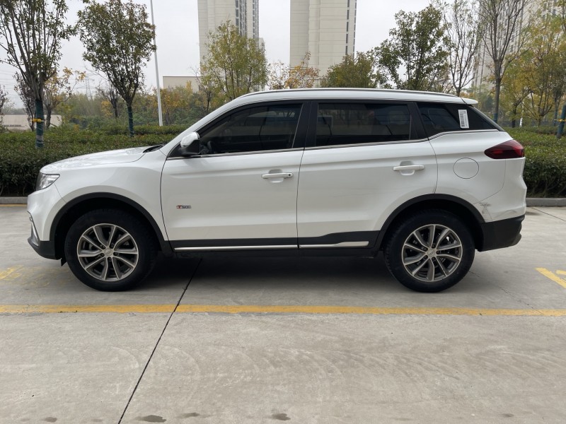 济宁19年吉利博越8