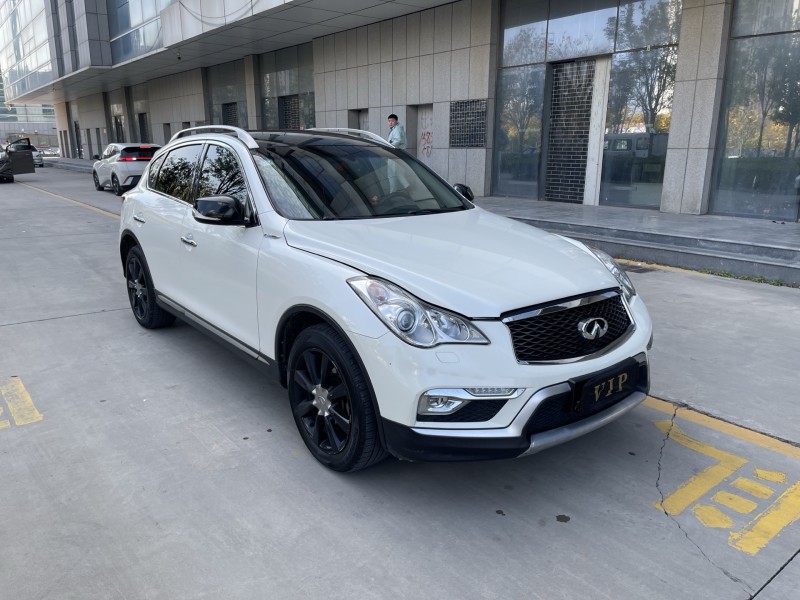 济宁17年英菲尼迪QX502
