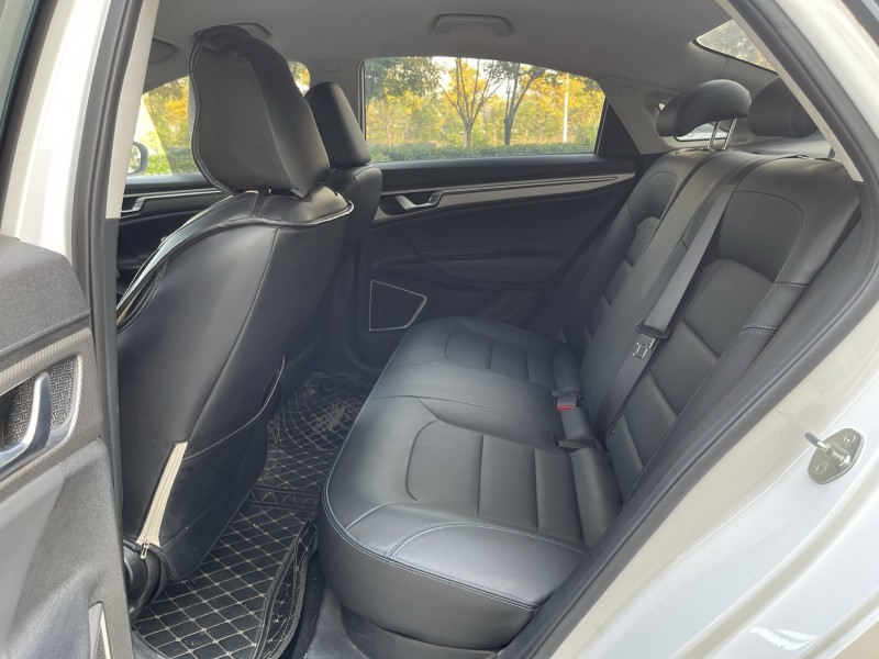 济宁23年吉利帝豪6