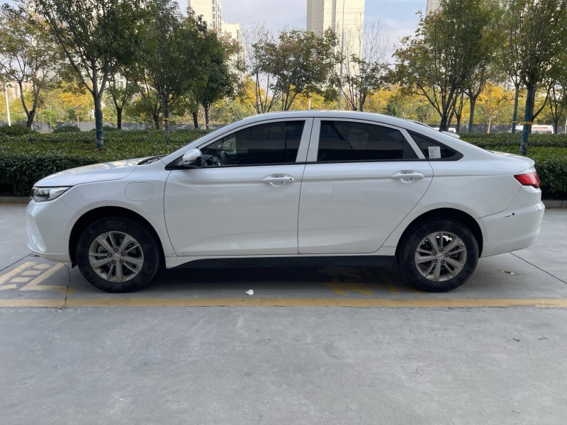 济宁23年吉利帝豪7