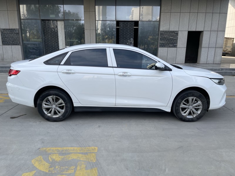 济宁23年吉利帝豪8