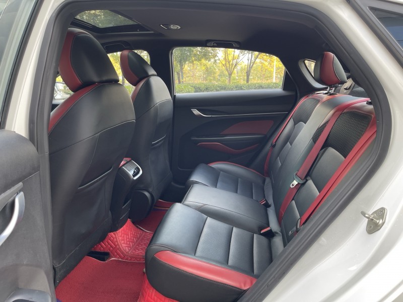 济宁21年吉利缤瑞5