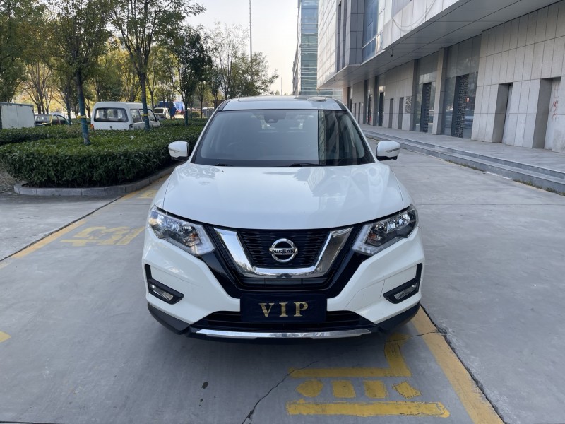 济宁19年日产奇骏1