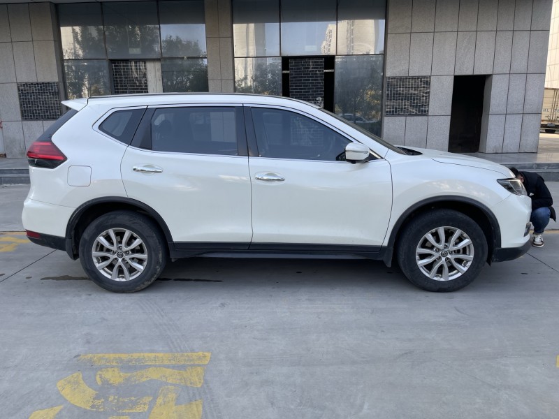 济宁19年日产奇骏8