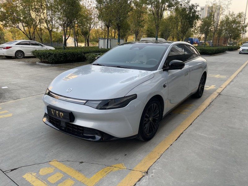 济宁23年零跑汽车C012