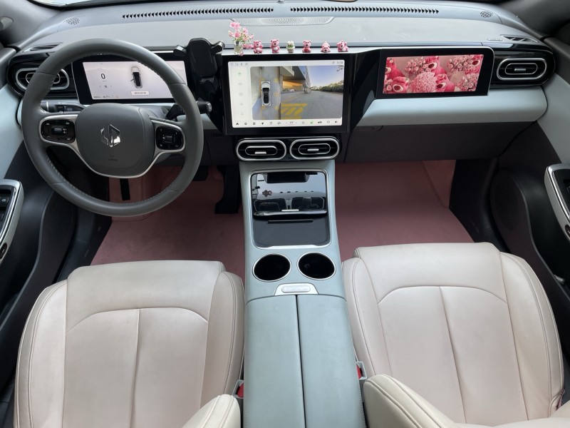 济宁23年零跑汽车C014