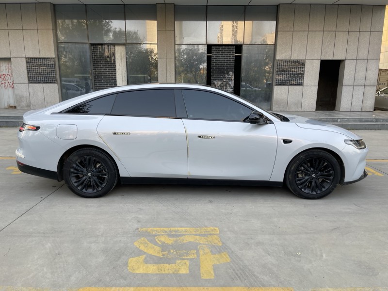 济宁23年零跑汽车C017