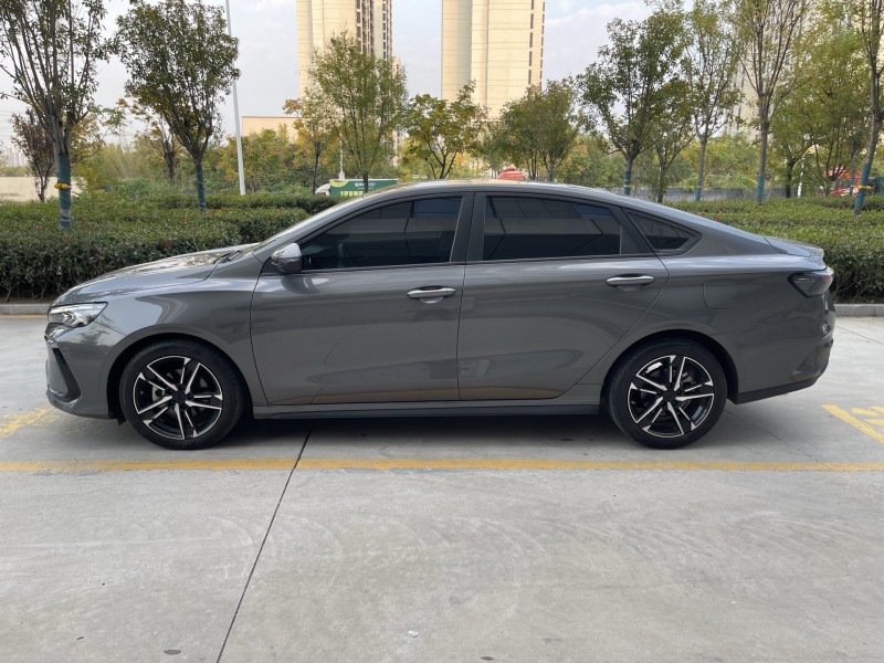 济宁24年吉利缤瑞5