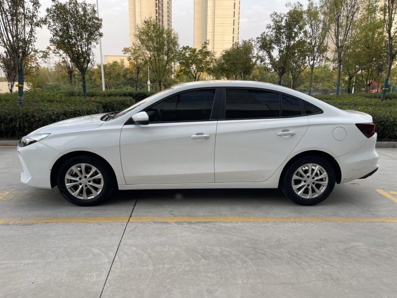 济宁24年荣威i54