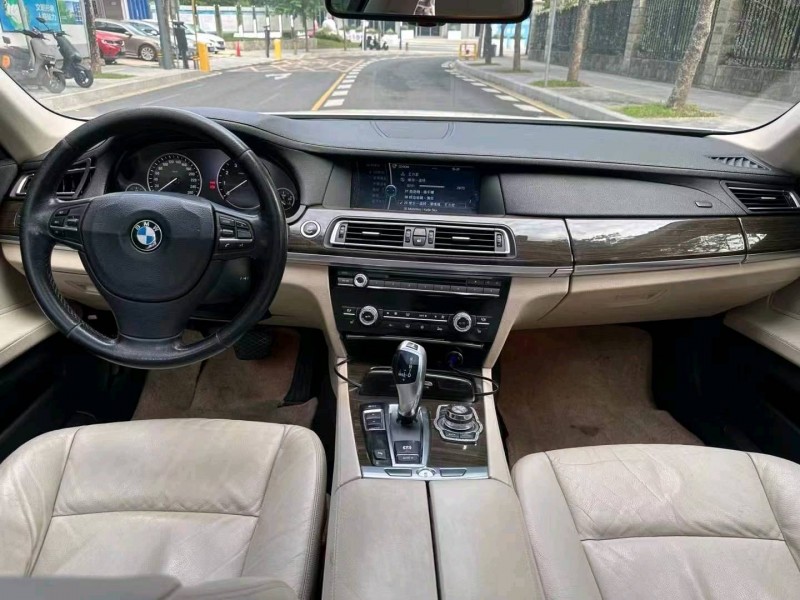 中山12年宝马7系5