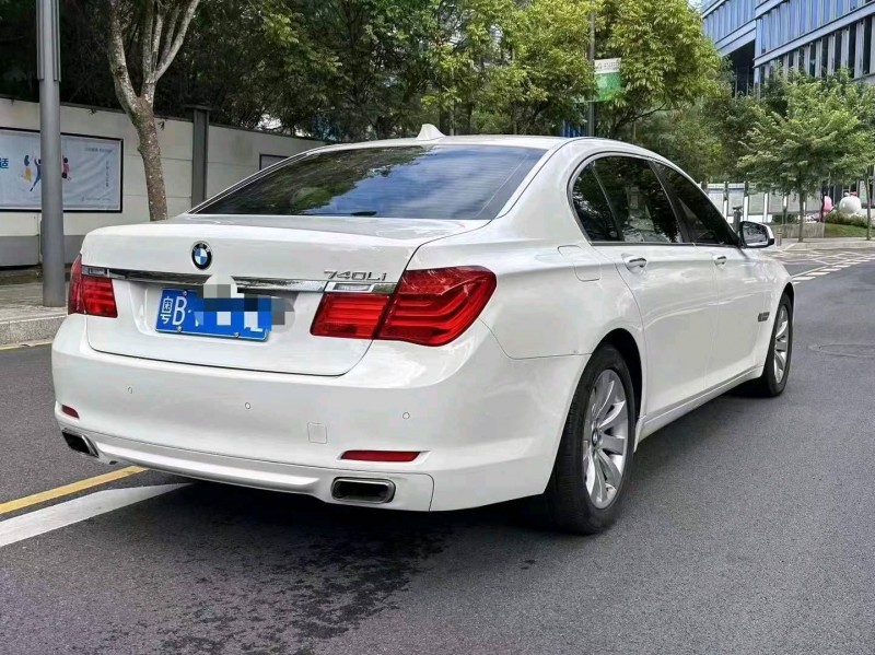 中山12年宝马7系8