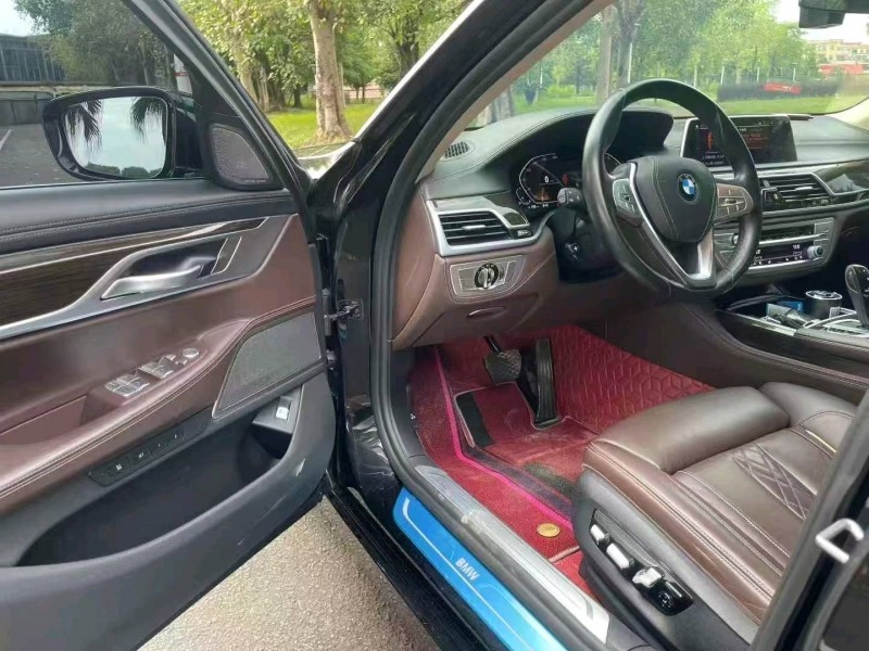 广州21年宝马7系4