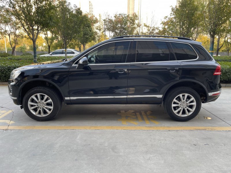 济宁17年大众途锐7