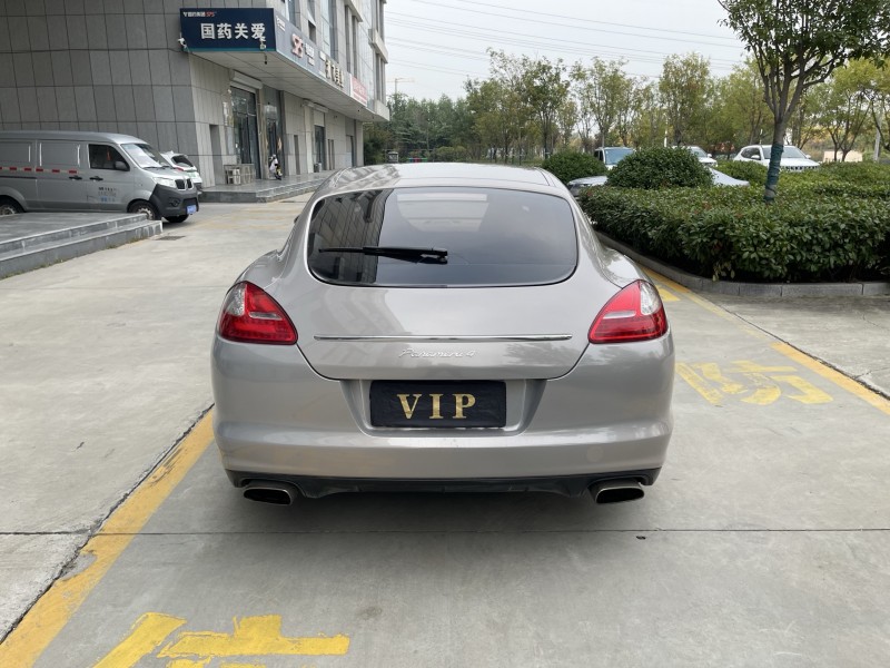济宁13年保时捷帕拉梅拉9