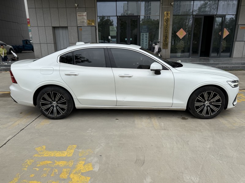 济宁22年沃尔沃S60L3