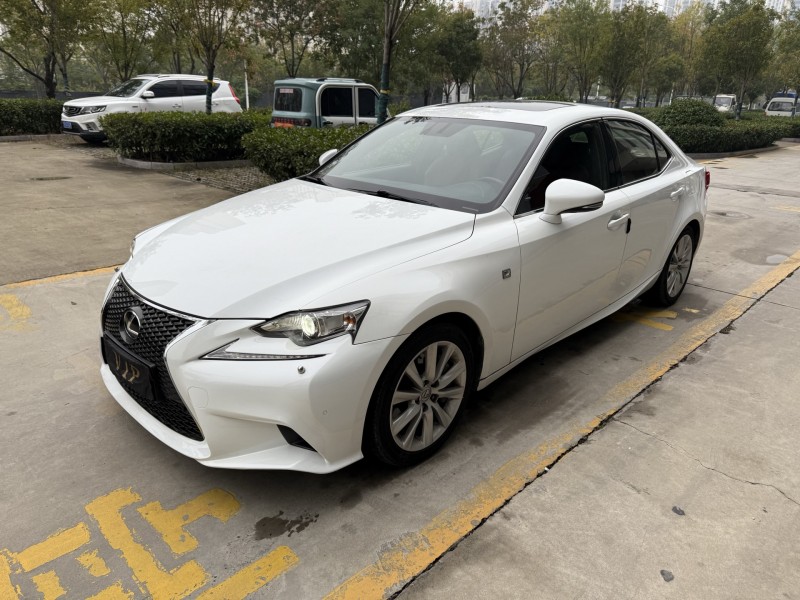 济宁16年雷克萨斯IS7