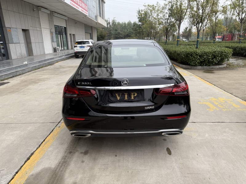 济宁22年奔驰E8
