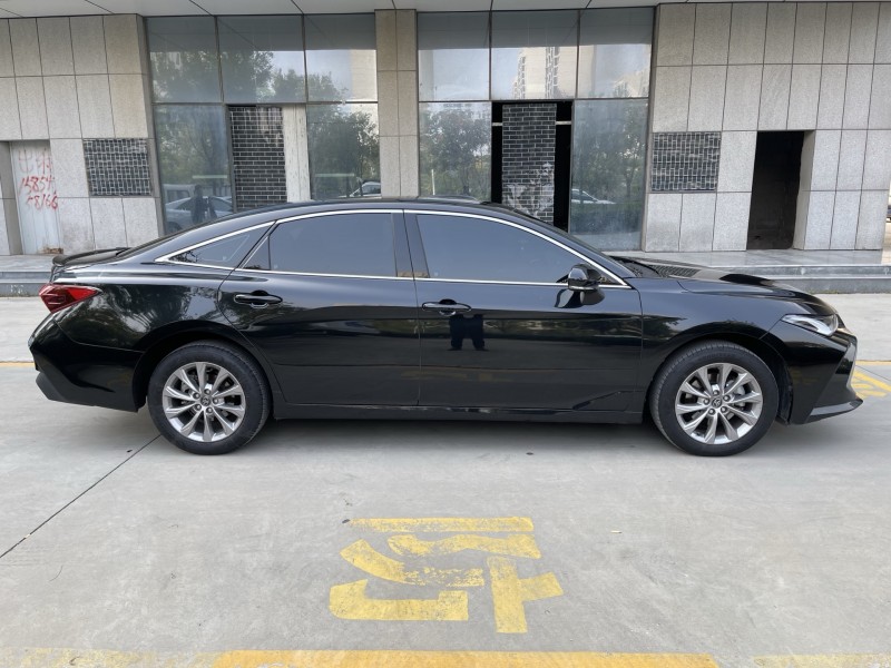 济宁24年丰田亚洲龙8