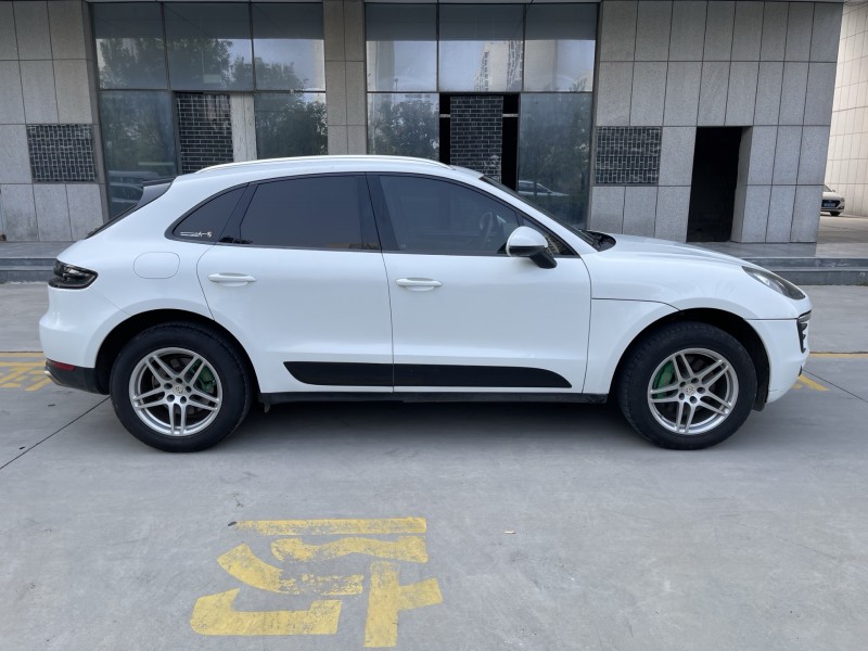 济宁16年保时捷Macan8