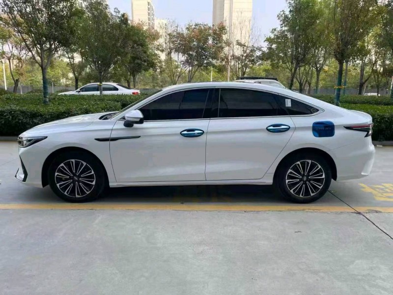 济宁24年奇瑞风云8