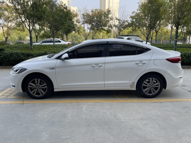 济宁16年现代领动8