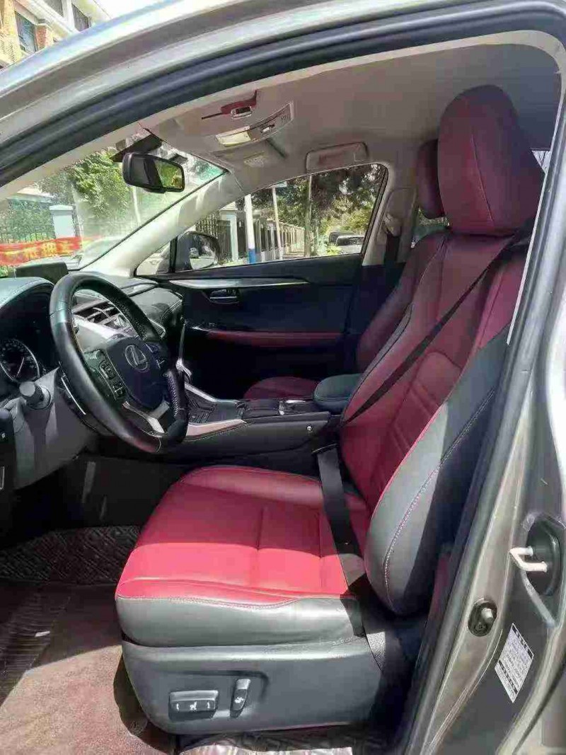 南宁20年雷克萨斯NX4