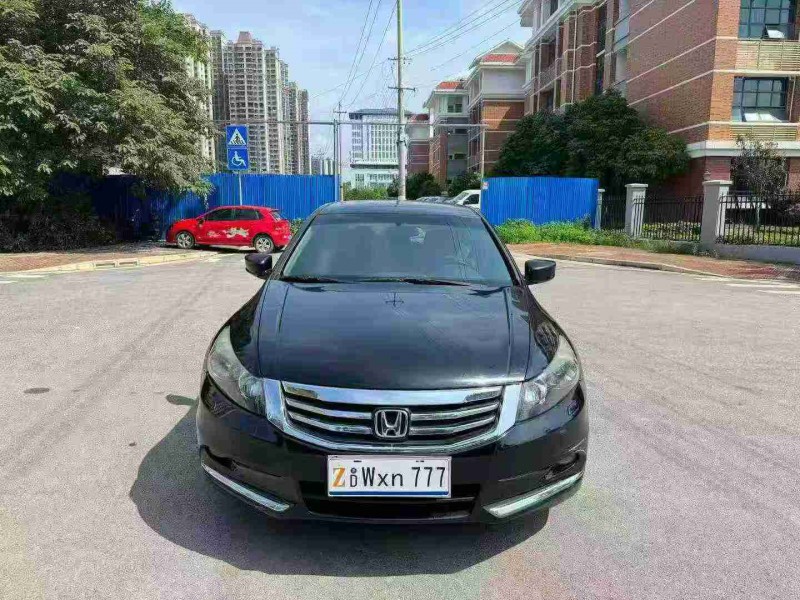 南宁13年本田雅阁1