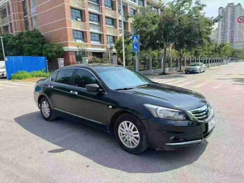 南宁13年本田雅阁2