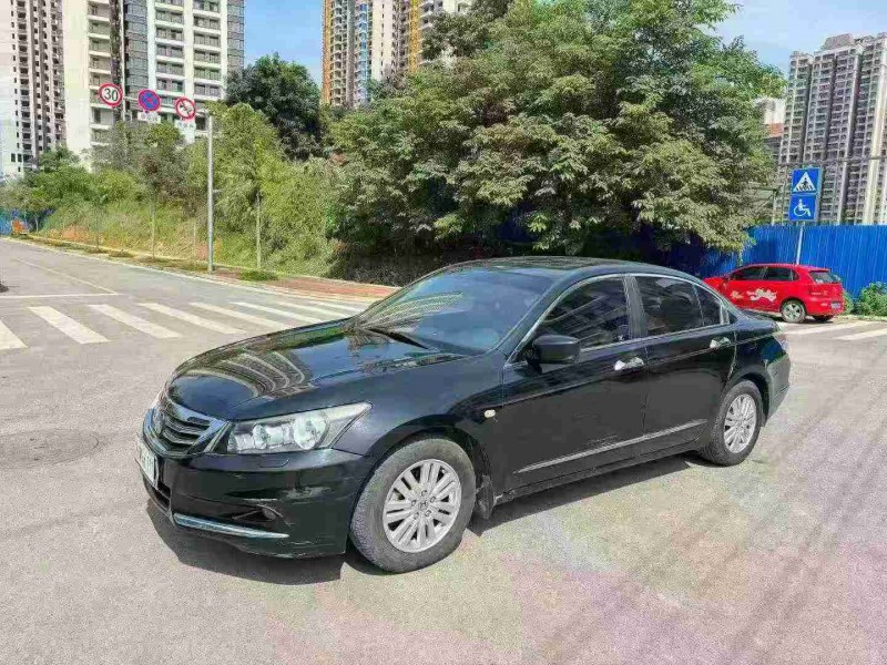 南宁13年本田雅阁3