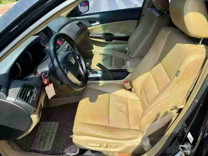 南宁13年本田雅阁4