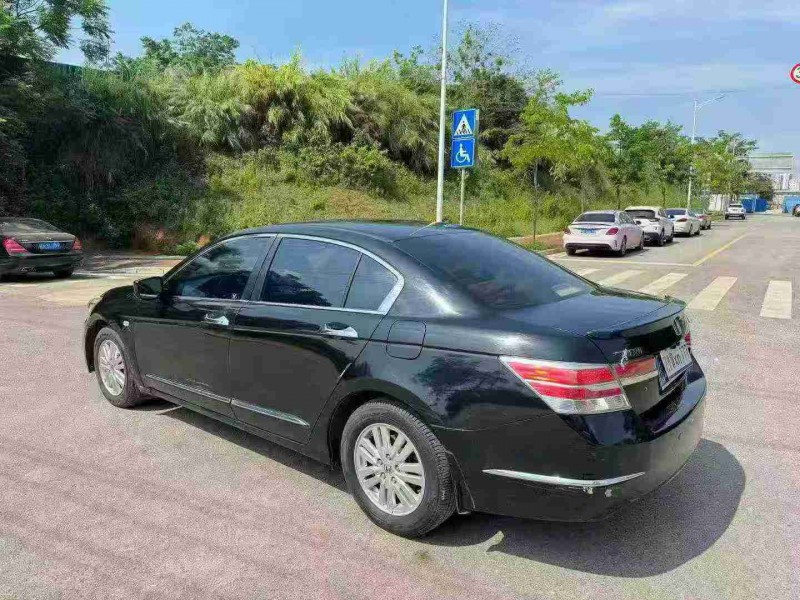 南宁13年本田雅阁8