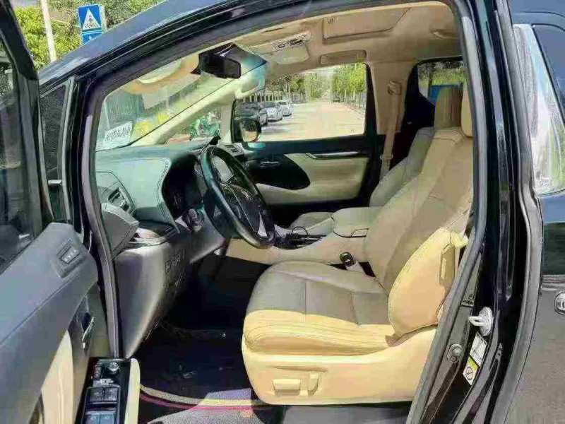 南宁18年丰田埃尔法4