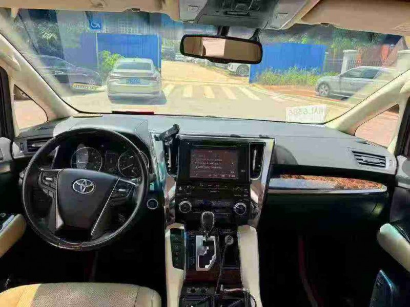 南宁18年丰田埃尔法5