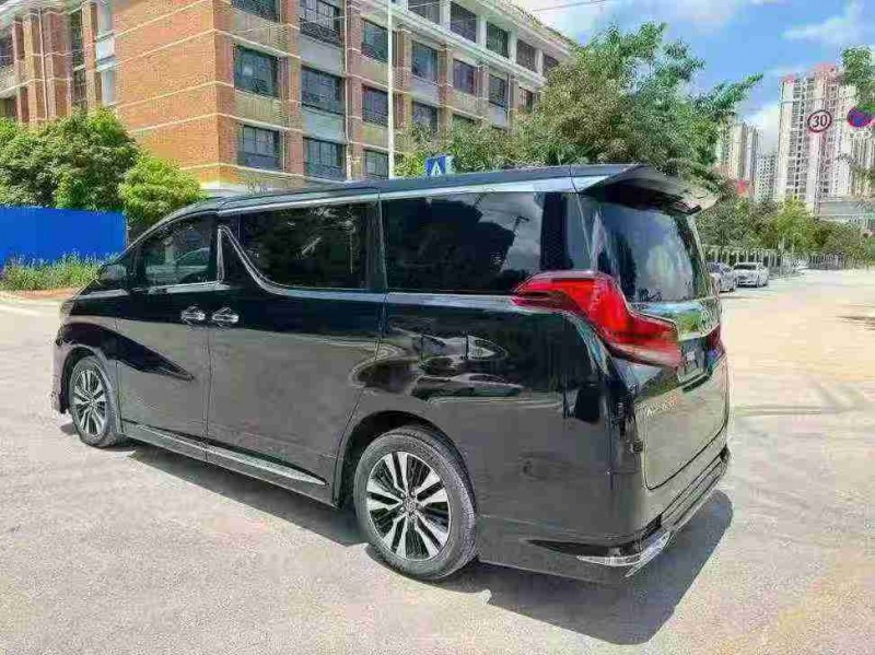 南宁18年丰田埃尔法8