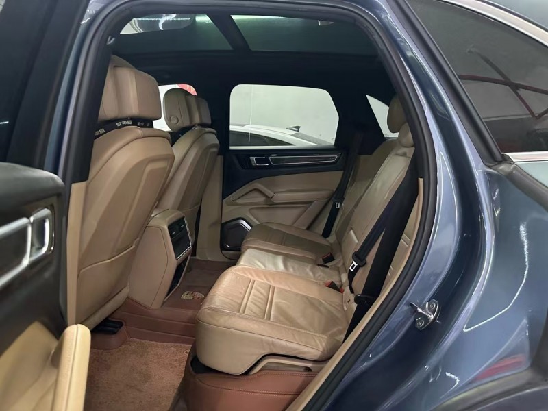 广州18年保时捷卡宴5