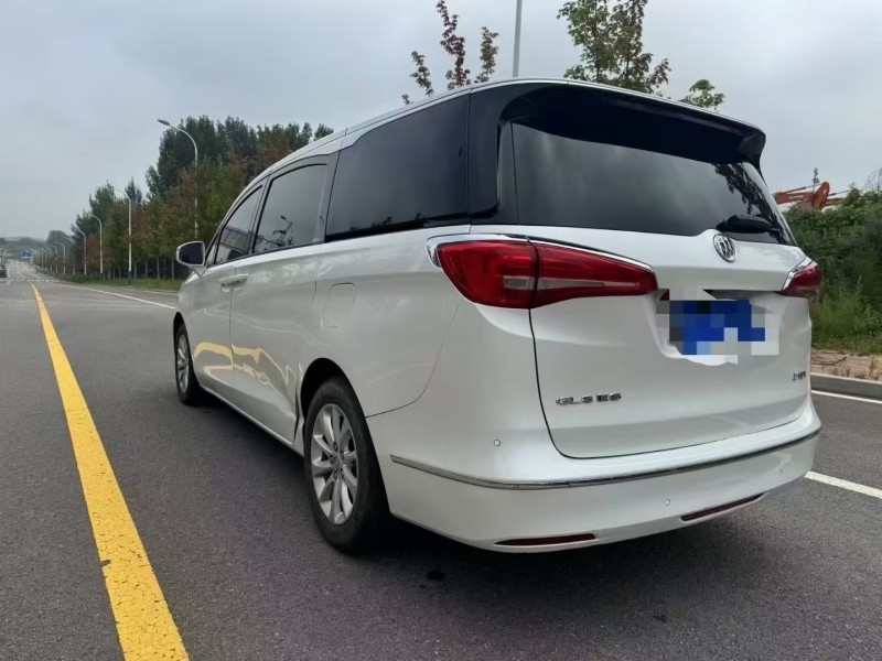 保定19年别克GL86