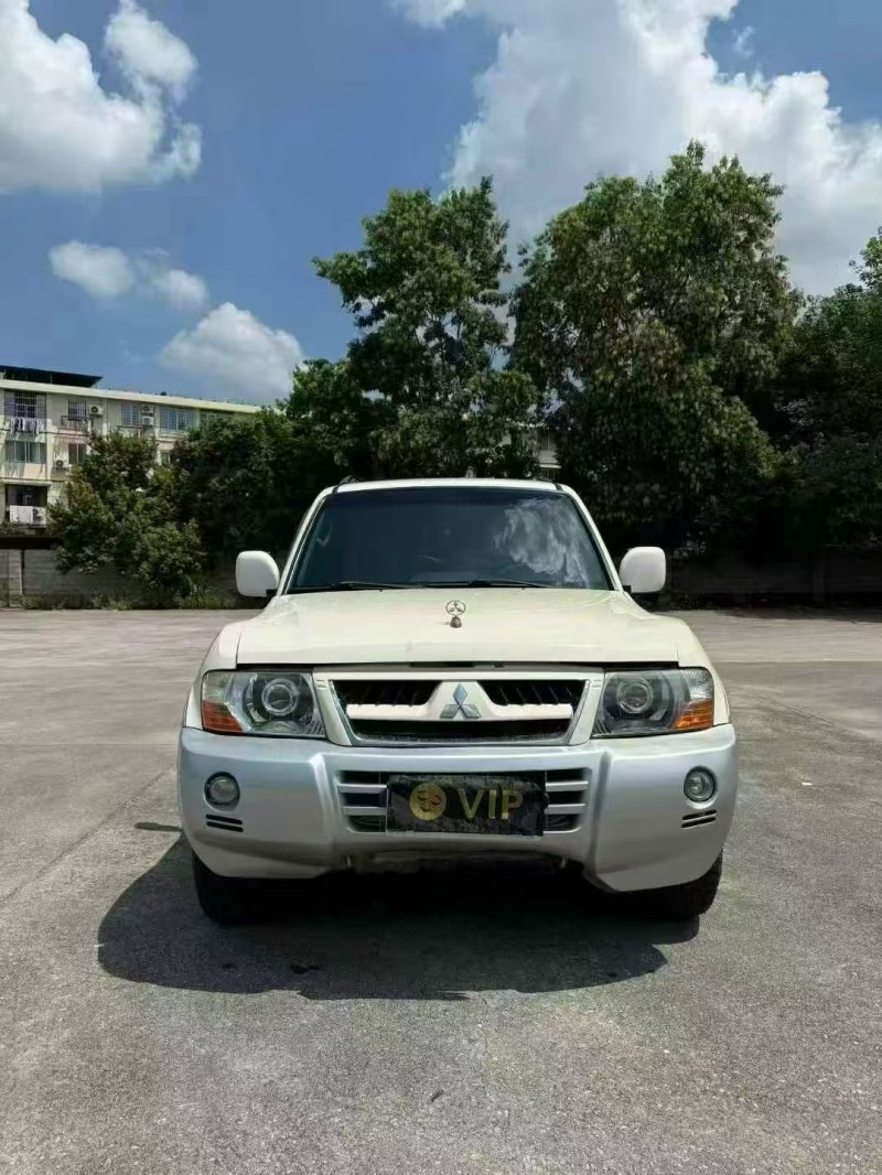 贵阳15年三菱帕杰罗1