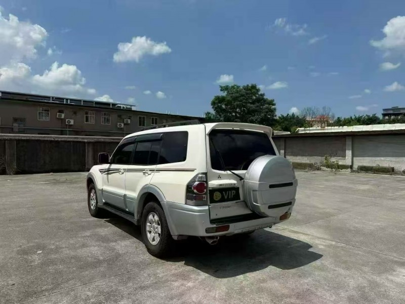 贵阳15年三菱帕杰罗2