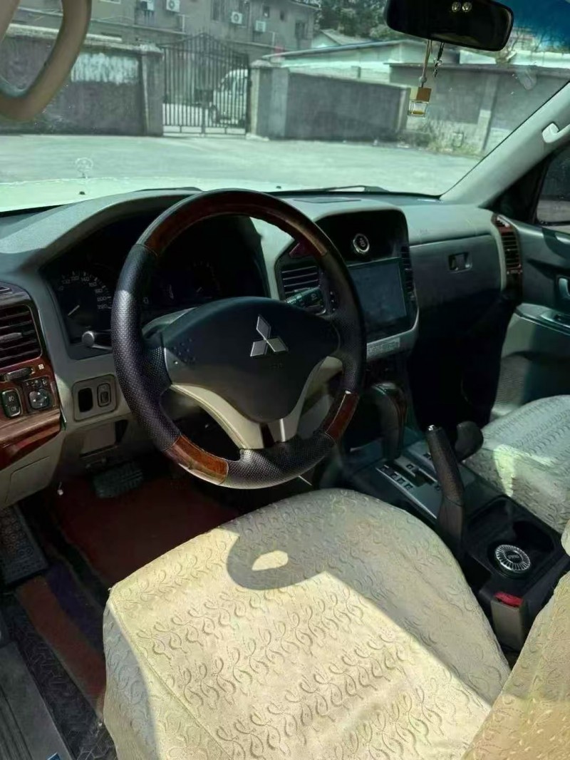 贵阳15年三菱帕杰罗4
