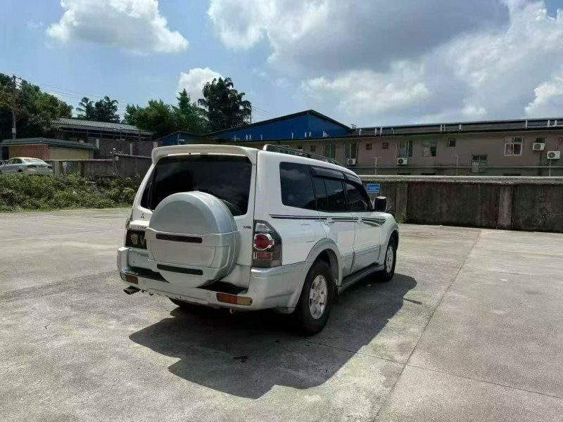 贵阳15年三菱帕杰罗5