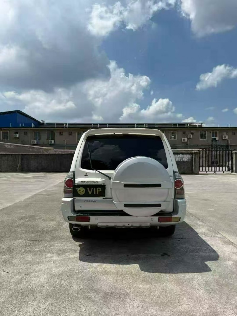 贵阳15年三菱帕杰罗9