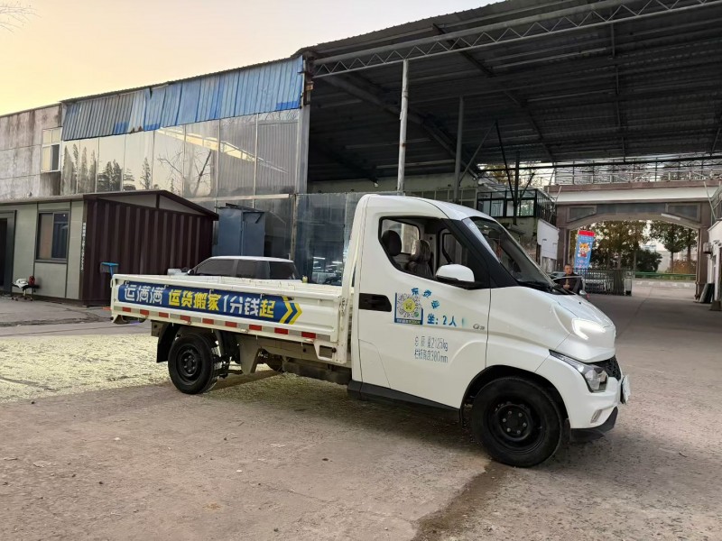 徐州22年飞碟箱货货车3