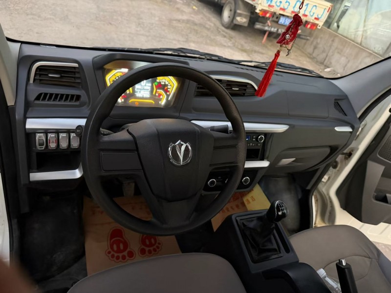 徐州22年飞碟箱货货车5