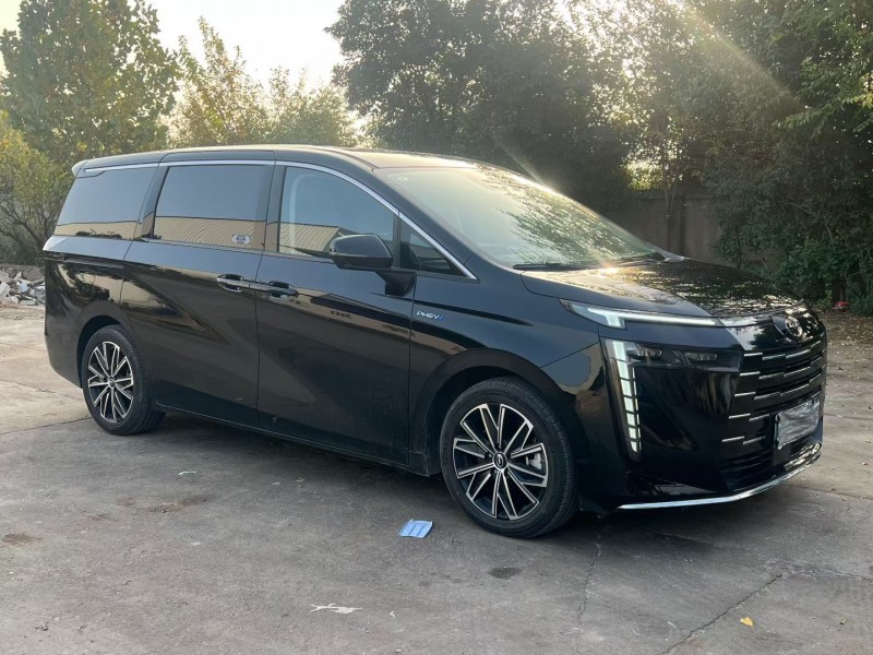 徐州25年传祺E82