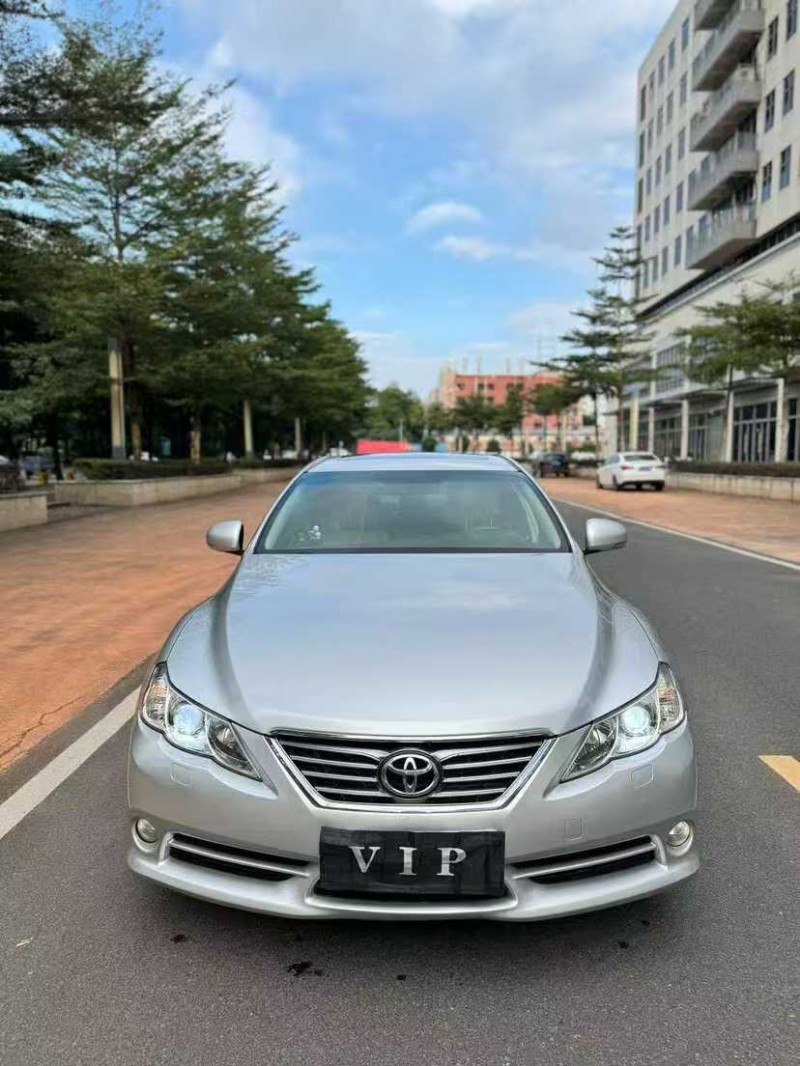 东莞13年丰田锐志1