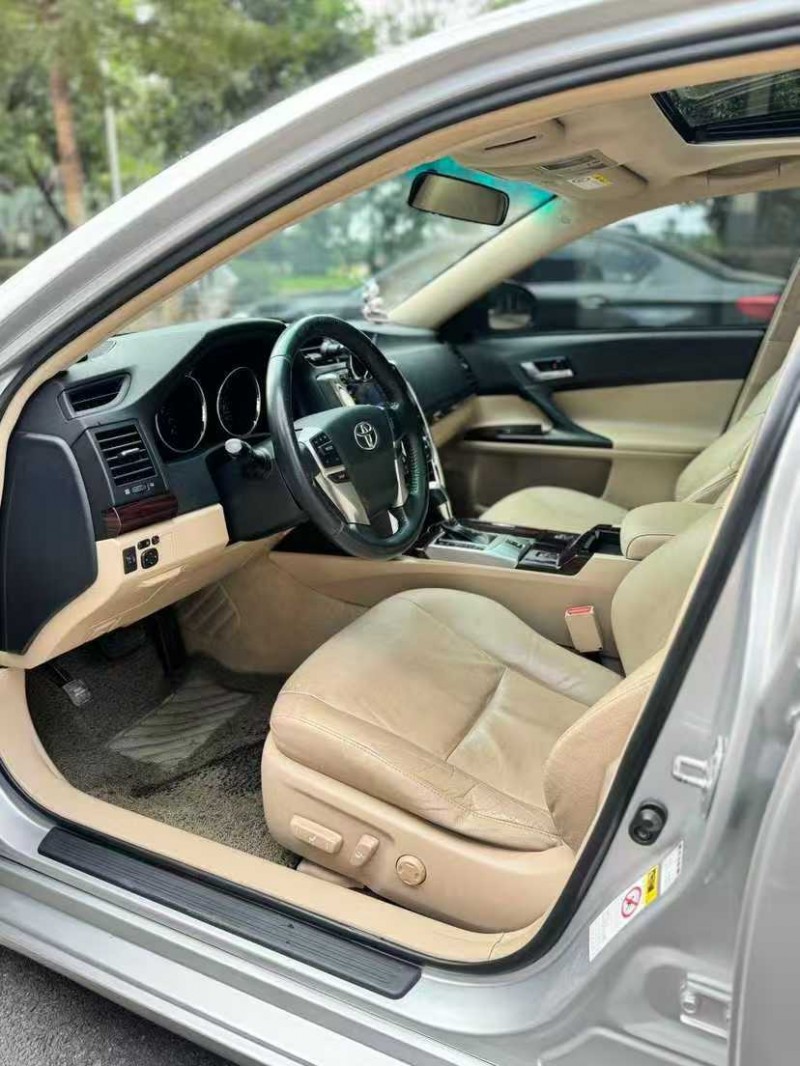 东莞13年丰田锐志4