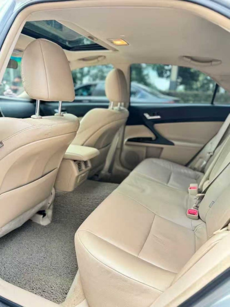 东莞13年丰田锐志5