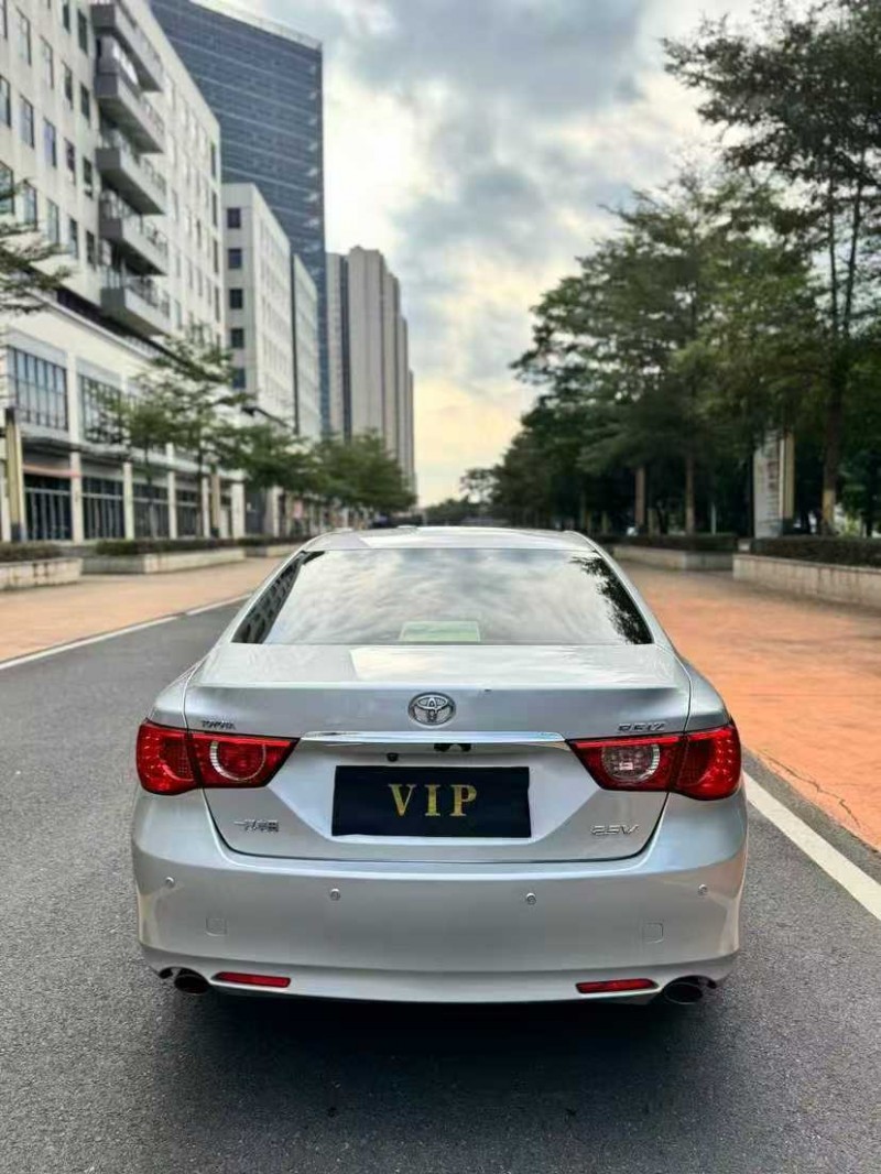 东莞13年丰田锐志8