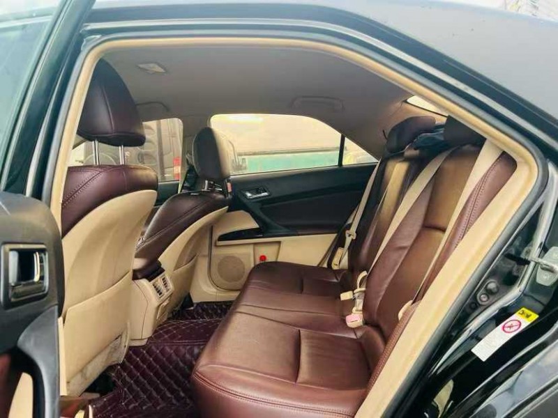 东莞12年丰田锐志5