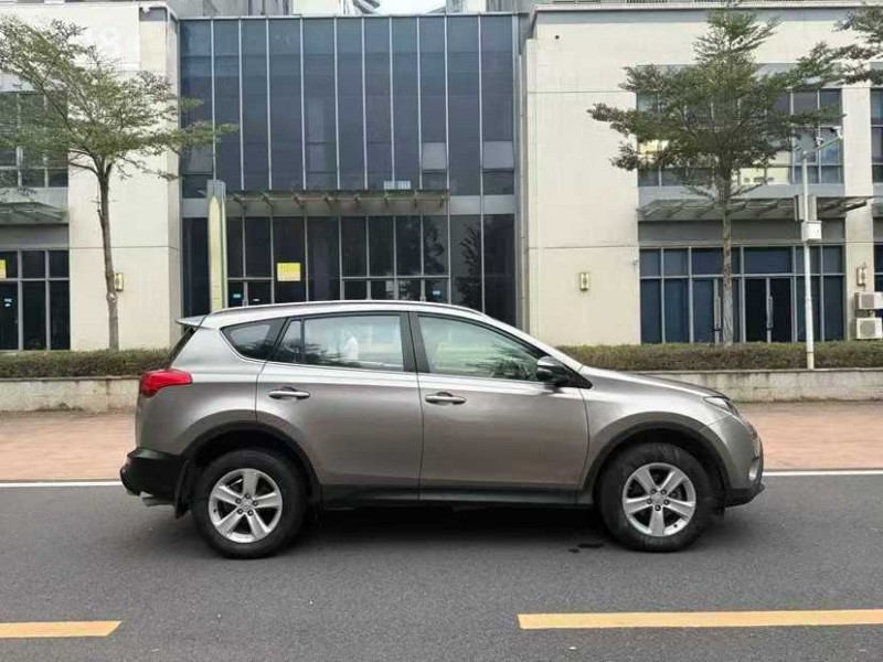 东莞14年丰田RAV46